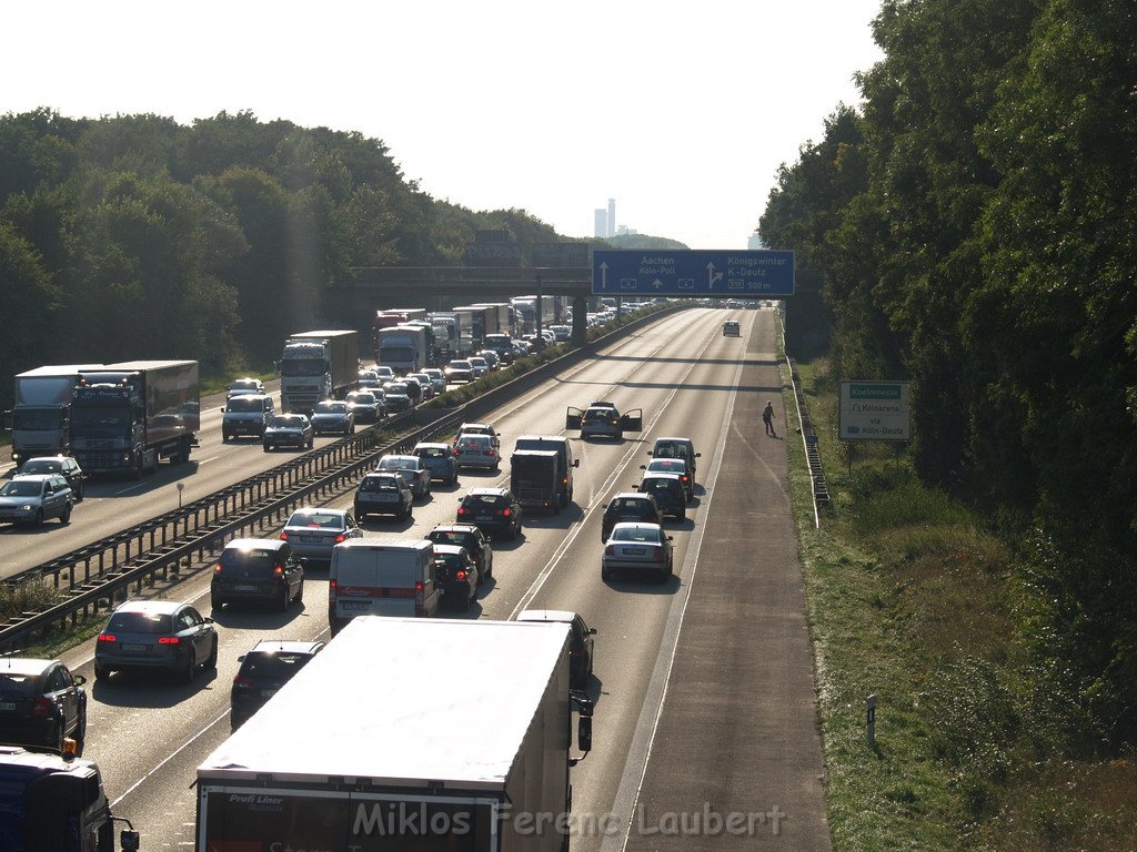 VU A4 Rich Olpe anschliessend Reifen auf Fahrbahn Rich Aachen P29.JPG